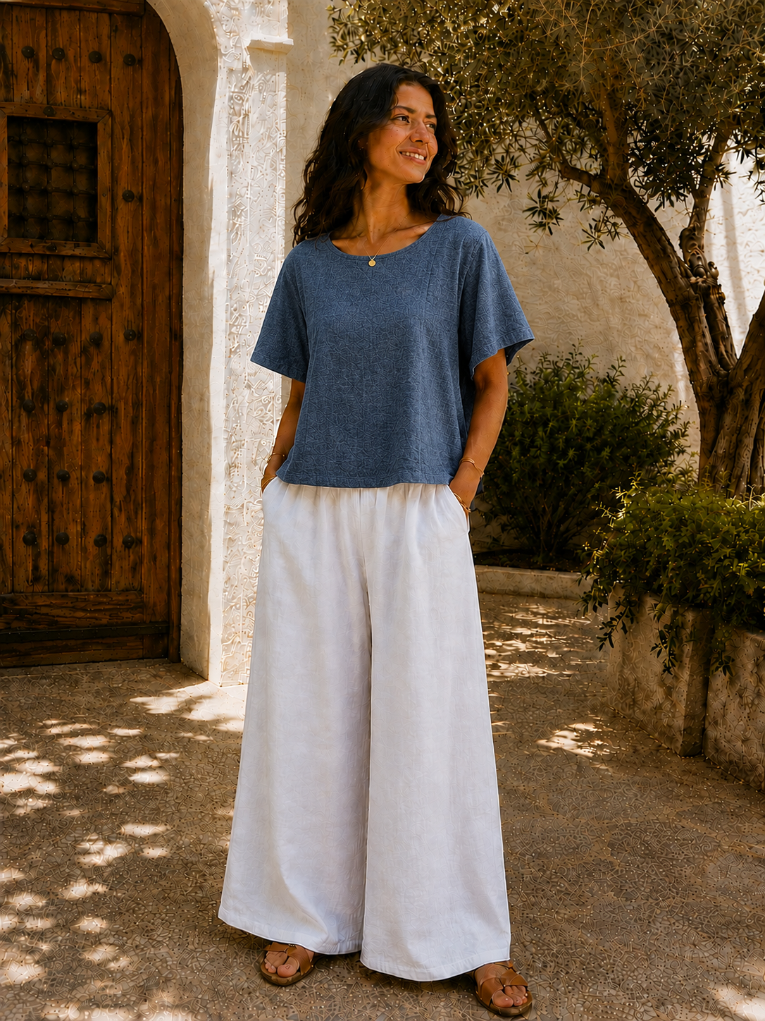 New Women’s Italian Linen Mix Short Sleeve Top With Button Fastening On Back